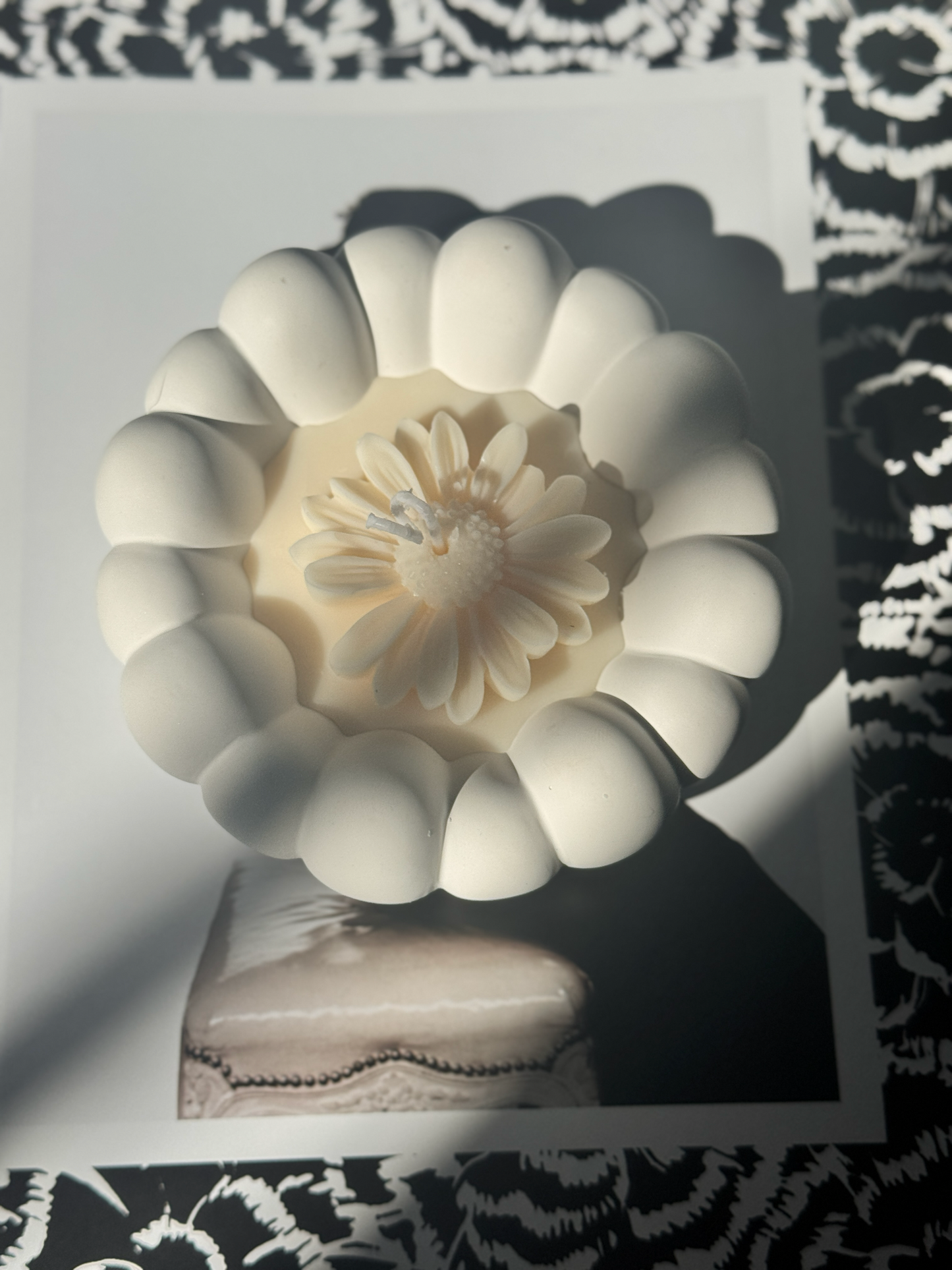 Daisy on Clouds Kerze