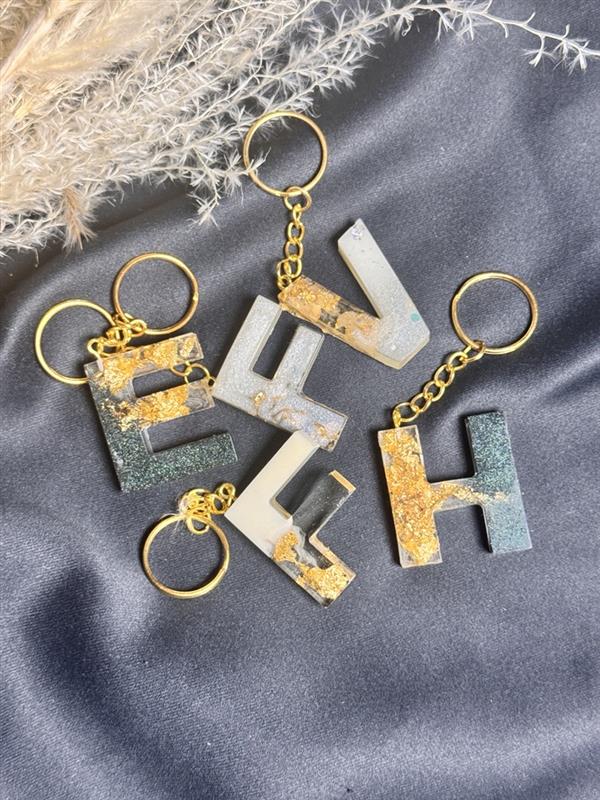 Personalisierte Resin-Schlüsselanhänger mit Buchstaben